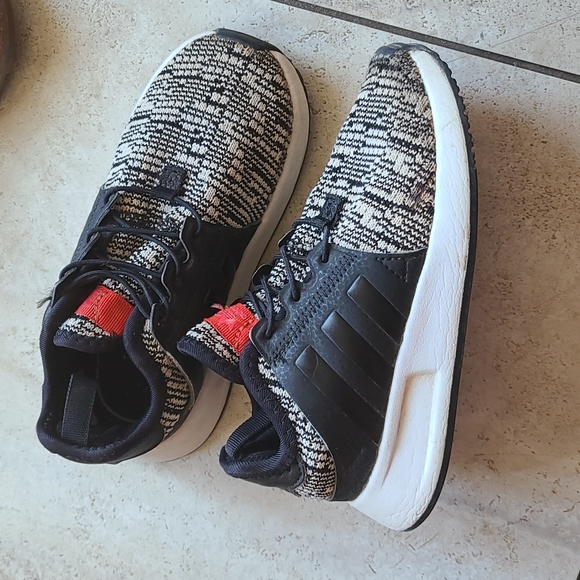 Adidas boys shoes 8.5 - Picture 2 of 2